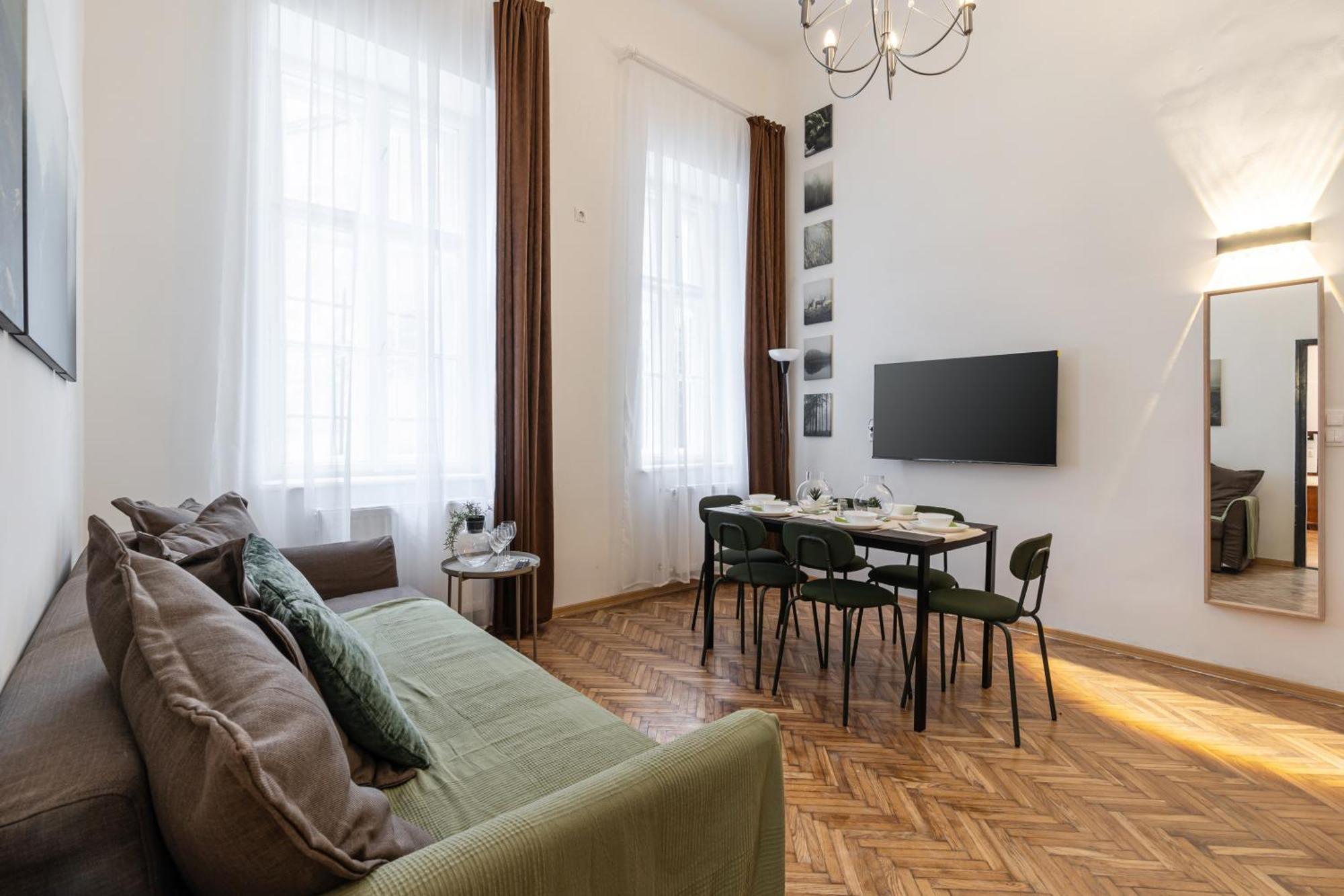 Gemini Apartment *